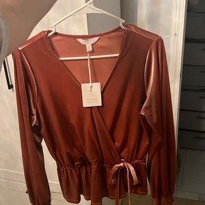 Lc Lauren Conrad volume slv wrap top